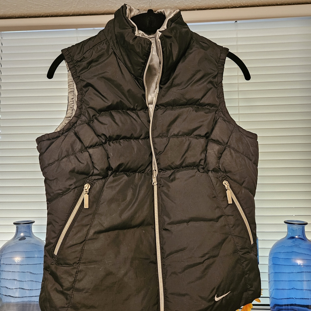 Reversable Nike Puffer Vest: Black & Silver (Vintage)